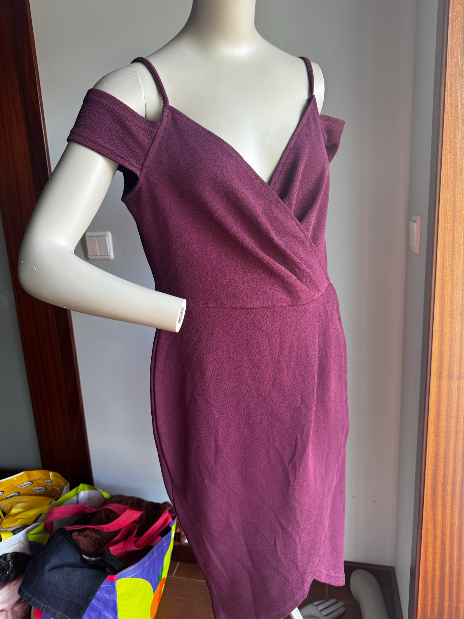 Vestido AX Paris Bordô M/L (UK14) | Ombros Descobertos | Festa | Cerimónia | Elegante